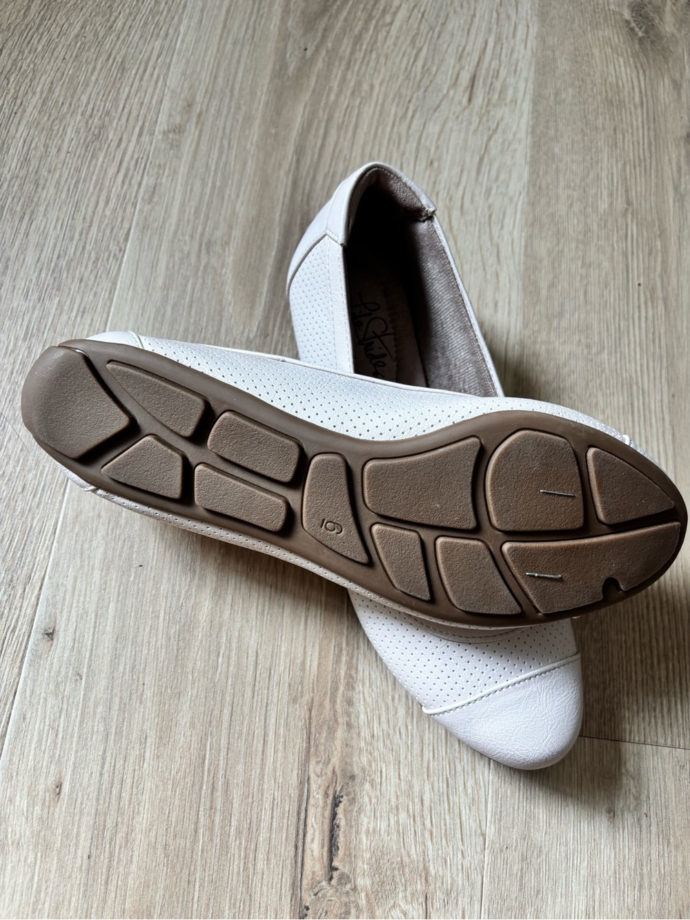 Life Stride Women’s Ballet Flat — Light Beige Comfort Slip-On size 6 - Picture 5 of 7
